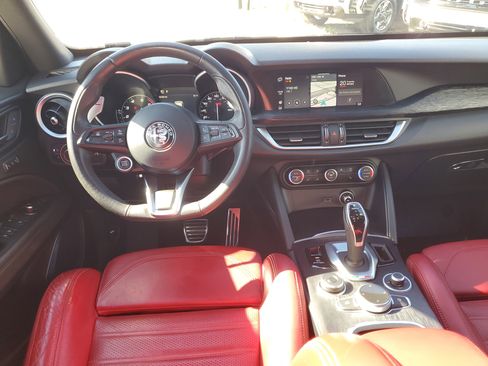 Used 2022 Alfa Romeo Stelvio Sprint image 22