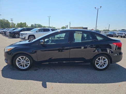 Used 2016 Ford Focus SE FWD image 4