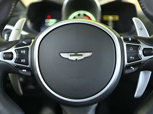 Used 2020 Aston Martin V8 Vantage Coupe RWD image 39