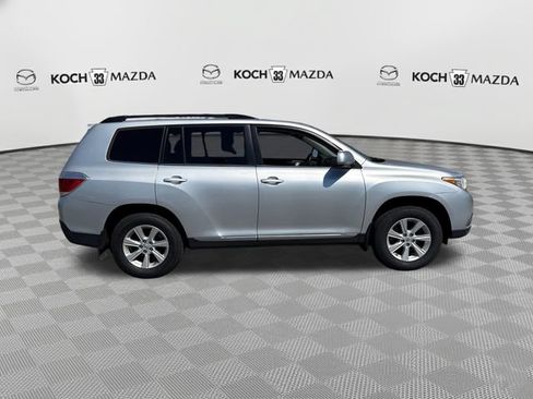 Used 2011 Toyota Highlander SE w/ Tow Pkg AWD/4WD image 8