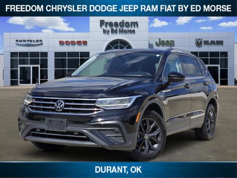 Used 2024 Volkswagen Tiguan SE FWD image 1