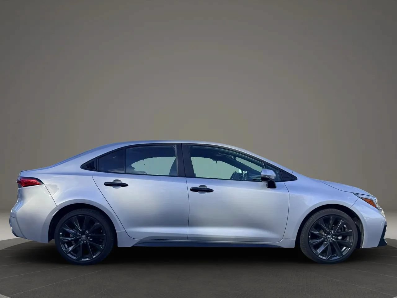 Used 2025 Toyota Corolla SE FWD image 4