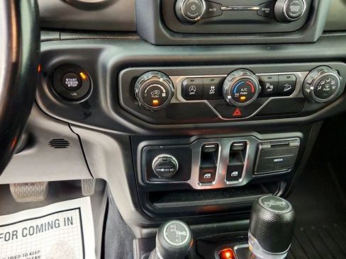 Used 2019 Jeep Wrangler Sport AWD/4WD image 17