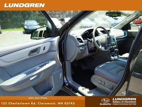 Used 2015 Chevrolet Traverse LT w/ Traveler's Package FWD image 12