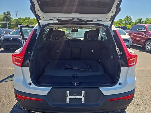 Used 2023 Volvo XC40 B4 Ultimate FWD image 11