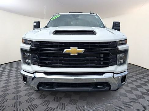 Used 2025 Chevrolet Silverado 2500 W/T w/ WT/CX Safety Package AWD/4WD image 2