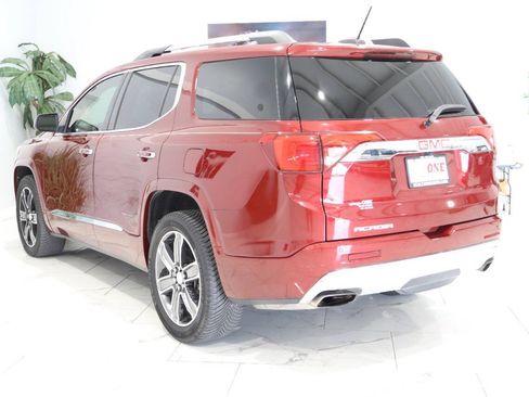 Used 2017 GMC Acadia Denali w/ Technology Package FWD image 5