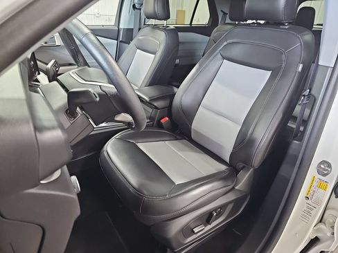 Used 2024 Ford Explorer XLT w/ Equipment Group 202A AWD/4WD image 15