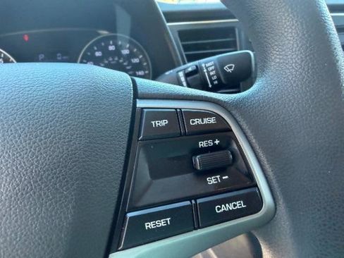 Used 2018 Hyundai Elantra SE image 19