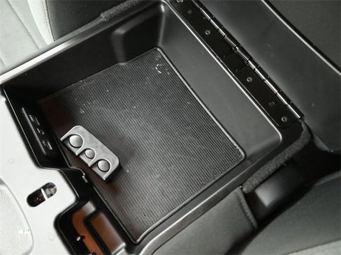 Used 2022 RAM 1500 Classic SLT image 33