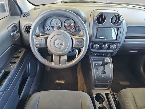 Used 2014 Jeep Patriot Latitude FWD image 18