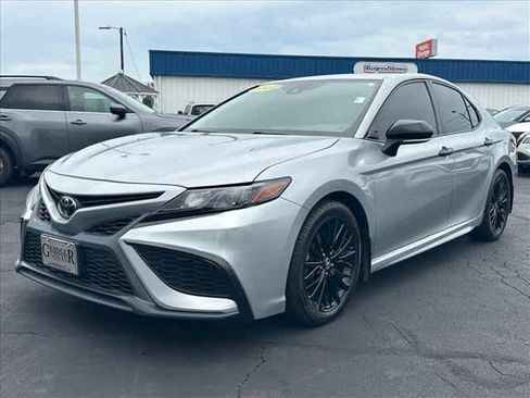 Used 2022 Toyota Camry SE w/ Carpet Mat Package (TMS) AWD/4WD image 7