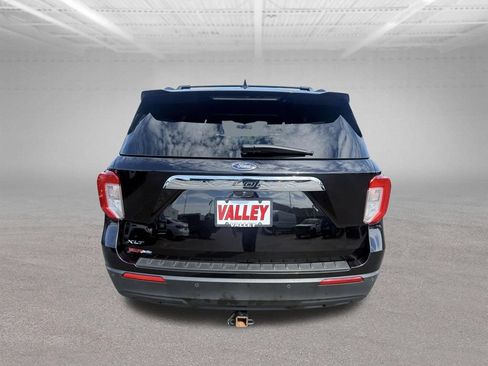 Certified 2021 Ford Explorer XLT RWD image 6