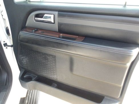 Used 2017 Ford Expedition Platinum image 9