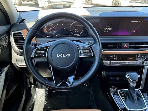 Certified 2024 Kia Seltos EX image 7