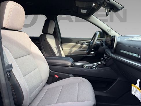 New 2025 Chevrolet Traverse LT w/ Enhanced Driving Package image 9