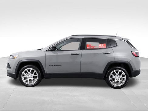 Used 2024 Jeep Compass Latitude AWD/4WD image 6