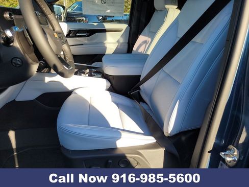 New 2026 Chevrolet Suburban Premier image 24