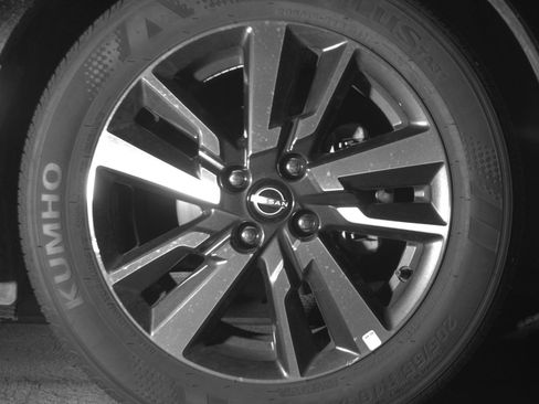 Used 2025 Nissan Versa SV FWD image 13