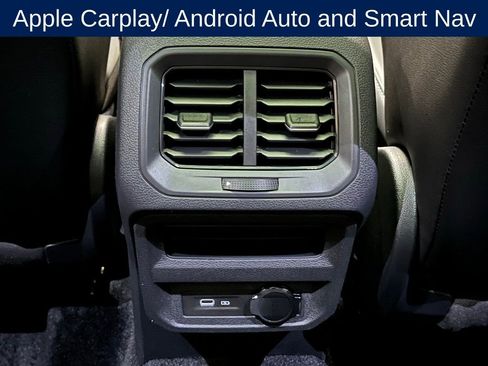 Certified 2024 Volkswagen Tiguan SE image 11