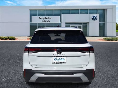 New 2025 Volkswagen Tiguan SE image 5