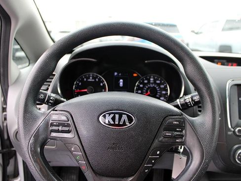 Used 2018 Kia Forte LX w/ LX Popular Package image 9