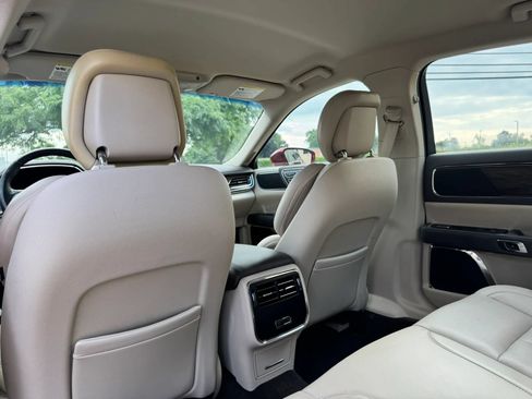Used 2017 Lincoln Continental Select w/ Technology Package FWD image 31