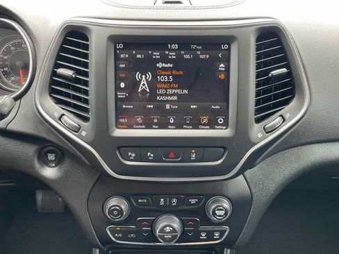 Used 2023 Jeep Cherokee Altitude Lux image 14