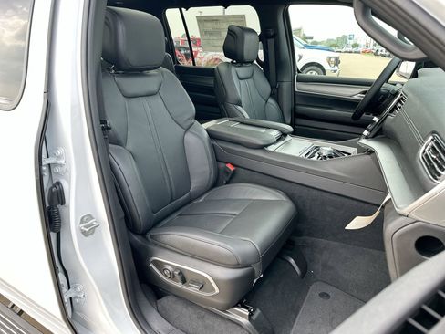 New 2026 Jeep Grand Wagoneer L Limited AWD/4WD image 27