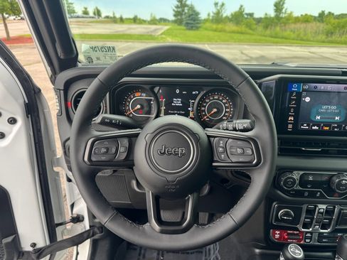 Used 2026 Jeep Wrangler Unlimited Rubicon AWD/4WD image 20