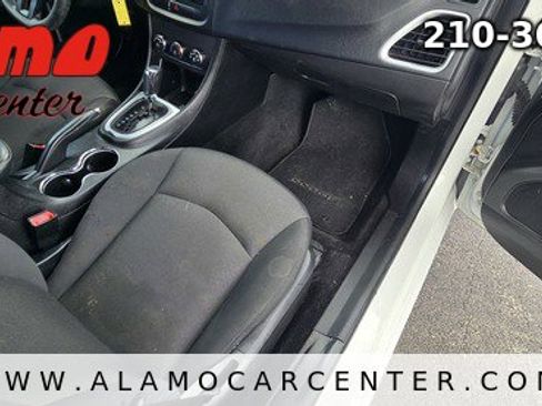 Used 2013 Dodge Avenger SE FWD image 15