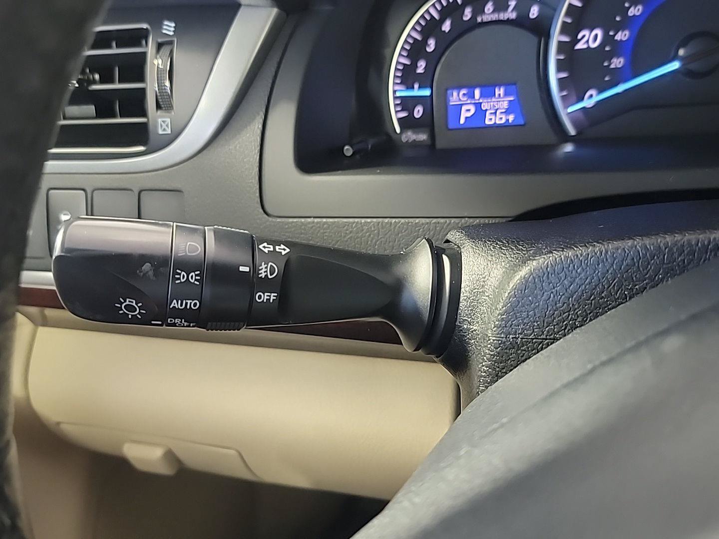Used 2012 Toyota Camry XLE w/ Leather Pkg FWD image 29