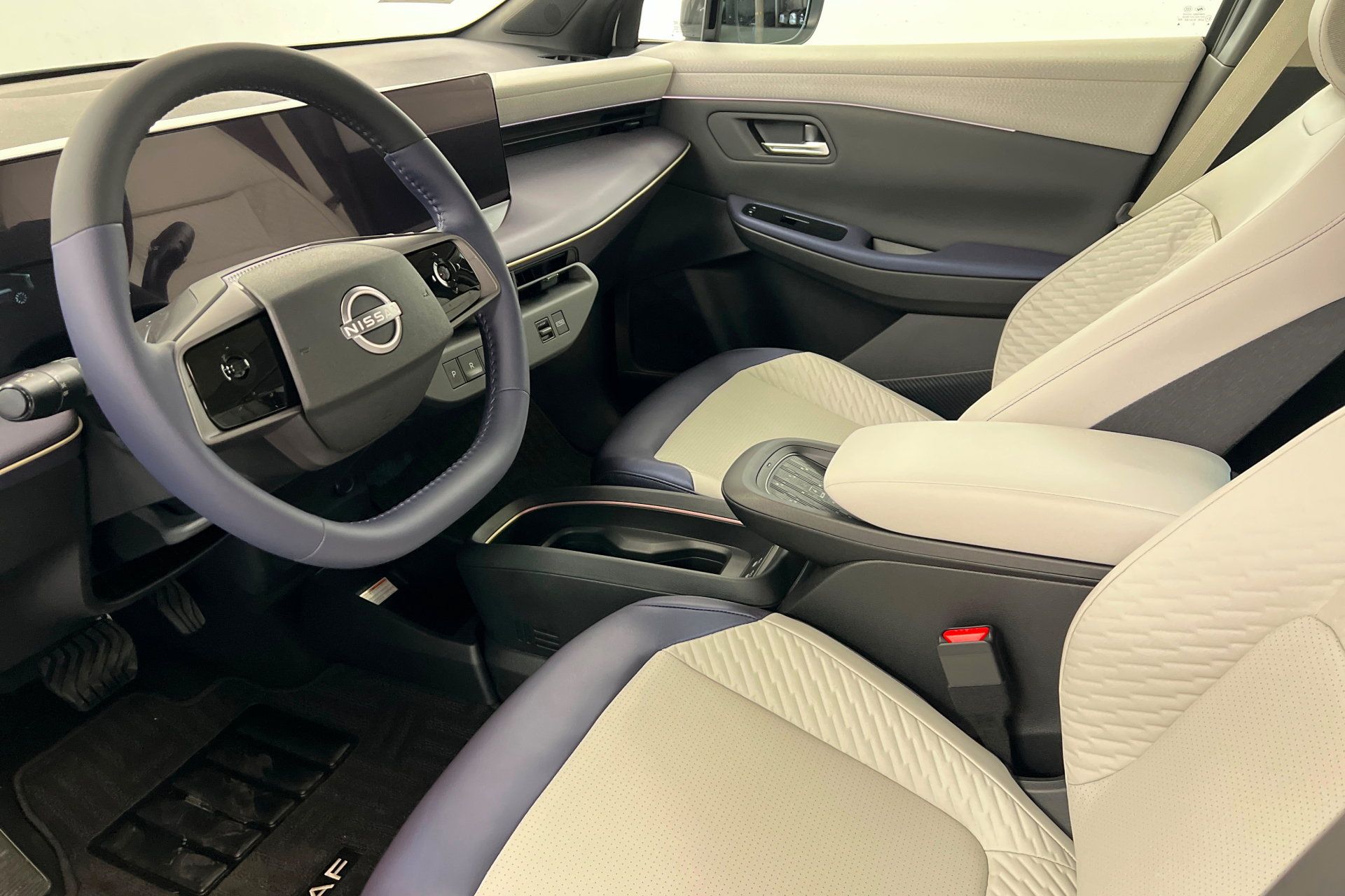 New 2026 Nissan Leaf Platinum+ w/ Illuminated Package FWD image 15