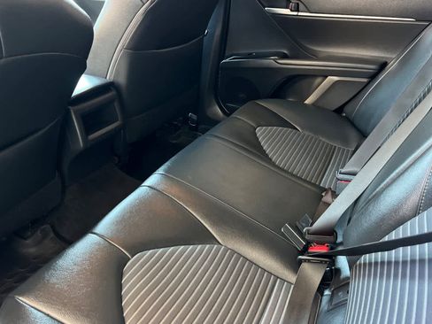 Used 2019 Toyota Camry SE FWD image 5