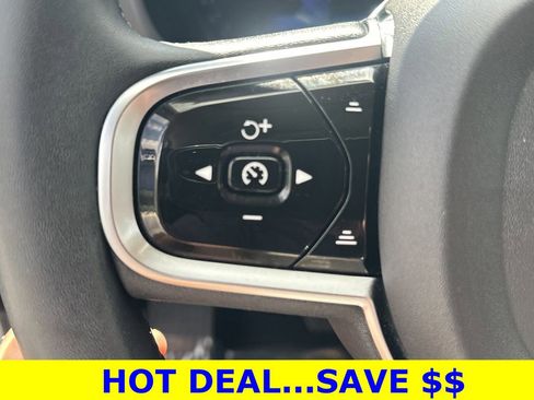 Used 2023 Volvo XC60 B5 Plus image 23