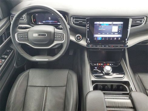 Used 2024 Jeep Wagoneer L Series II w/ Flexible Seating Group image 15