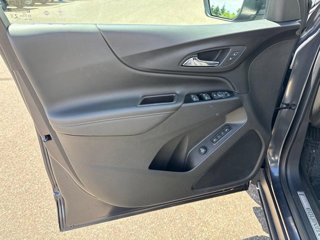 Used 2022 Chevrolet Equinox Premier w/ LPO, Floor Liner Package AWD/4WD image 7