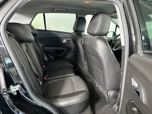 Used 2022 Chevrolet Trax LT w/ LT Convenience Package image 27