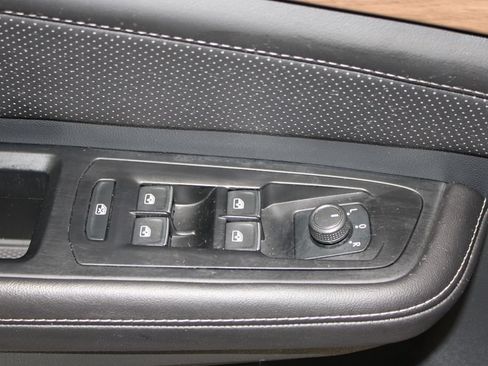 Used 2025 Volkswagen Atlas SE AWD/4WD image 8