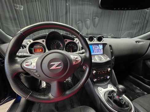 Used 2020 Nissan 370Z NISMO RWD image 23