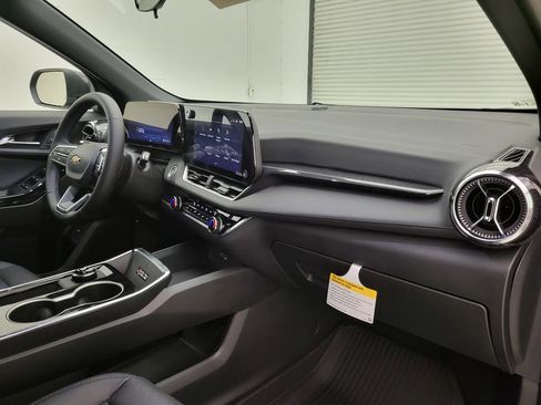 New 2026 Chevrolet Equinox LT w/ Convenience Package II image 35