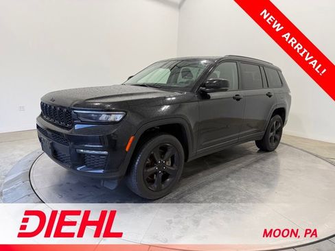 Used 2023 Jeep Grand Cherokee L Limited w/ Black Appearance Package image 3