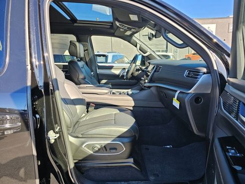 New 2025 Jeep Wagoneer Series II image 11