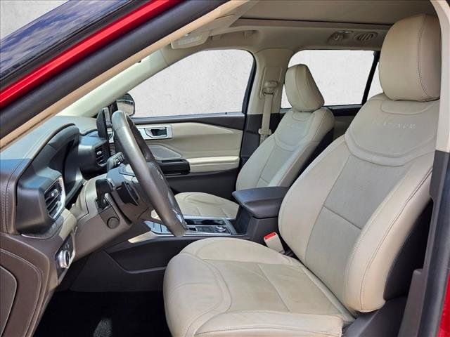 Used 2020 Ford Explorer Platinum w/ Premium Technology Package AWD/4WD image 16