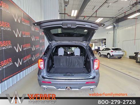 Used 2020 Ford Explorer Limited w/ Class III Trailer Tow Package AWD/4WD image 6