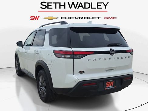 Used 2025 Nissan Pathfinder SV FWD image 5
