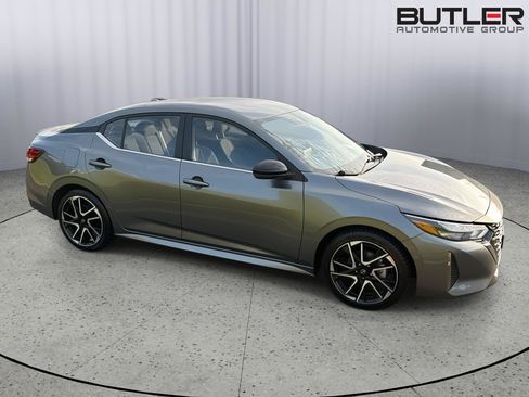 Used 2025 Nissan Sentra SR FWD image 7