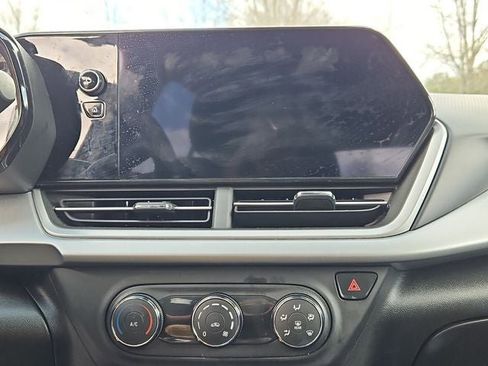 Used 2024 Chevrolet Trax LS image 23