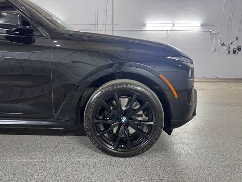 Used 2024 BMW X7 xDrive40i w/ M Sport Package AWD/4WD image 4