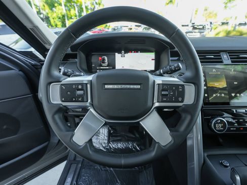 Used 2024 Land Rover Discovery S image 19